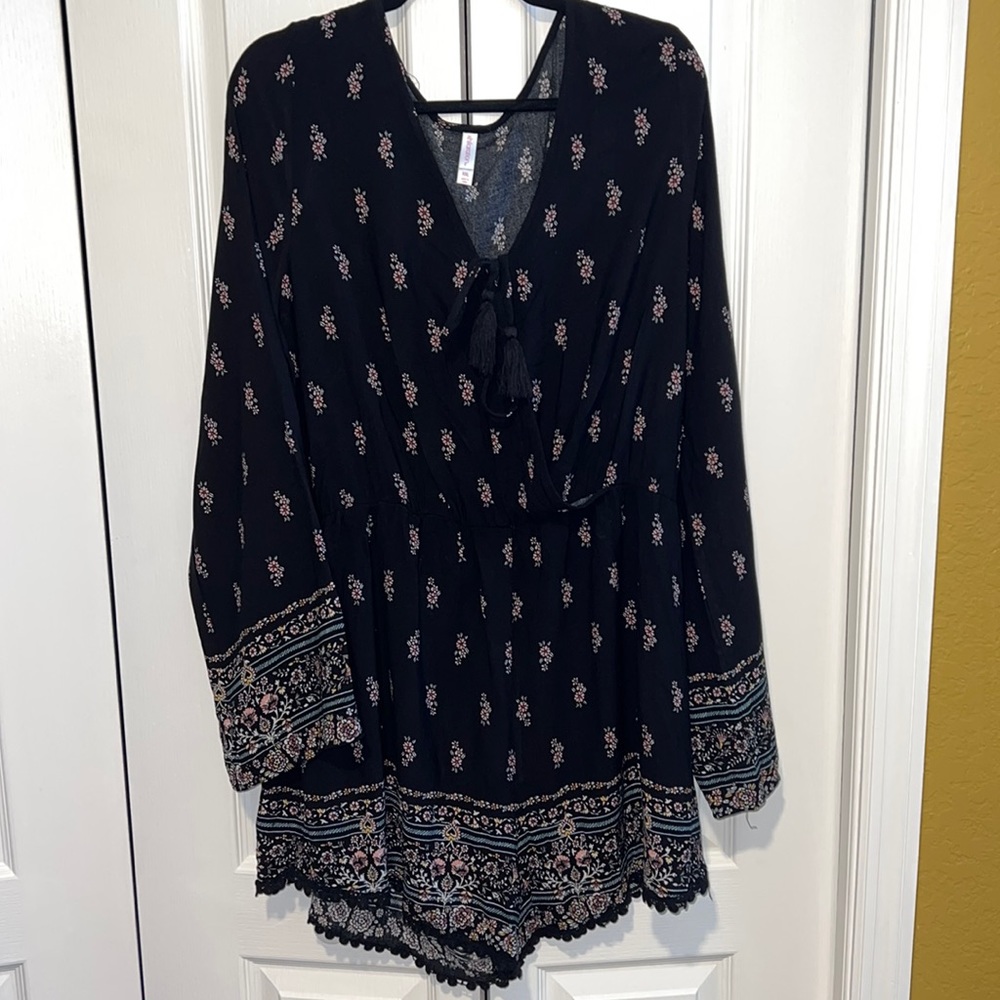 Xhilaration Black Floral Romper | Shorts w/ Long Sleeves | Size XXL